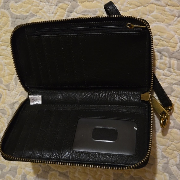 2 for 25 sale Beautiful black leather Fossil wallet or wristlet - Picture 3 of 7